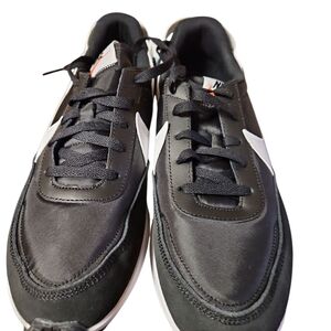 Nike Men's Black and White Sneakers Size 11